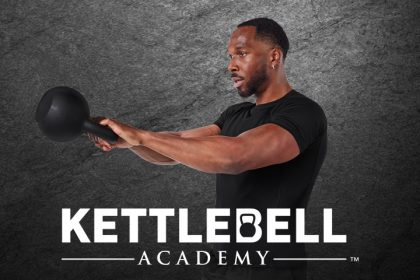 entrena-con-columpios,-cargadas-y-arrancadas-en-kettlebell-academy-de-amoila-cesar